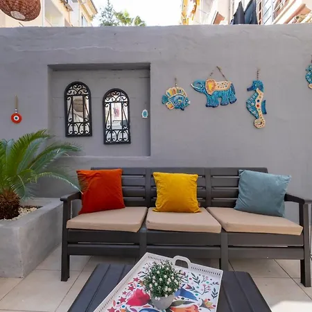 Ezgi's With Private Garden In 말마리스